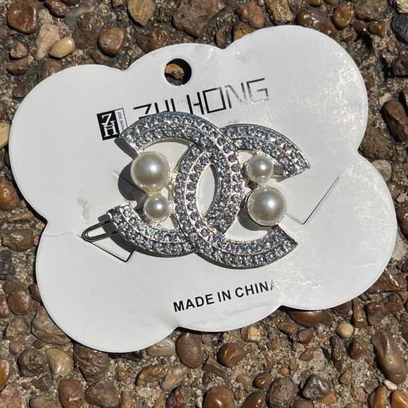 Accessorie - Picture 1 of 2